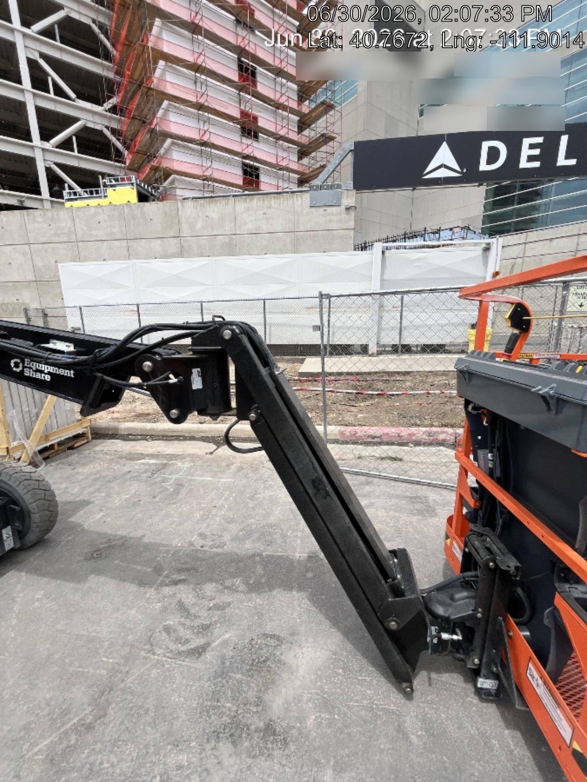 2024 JLG E300AJP