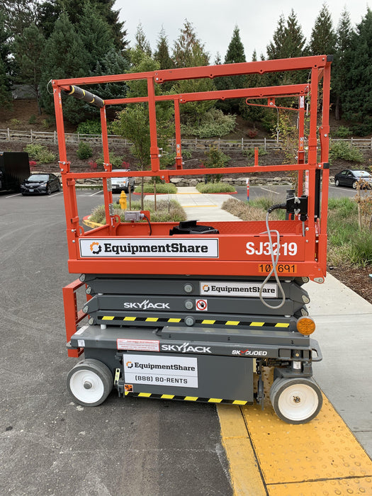 2020 Skyjack SJIII-3219 Solid NM Tires, Half height spring hinged entry gate, Dual Beacons, 800W Inverter