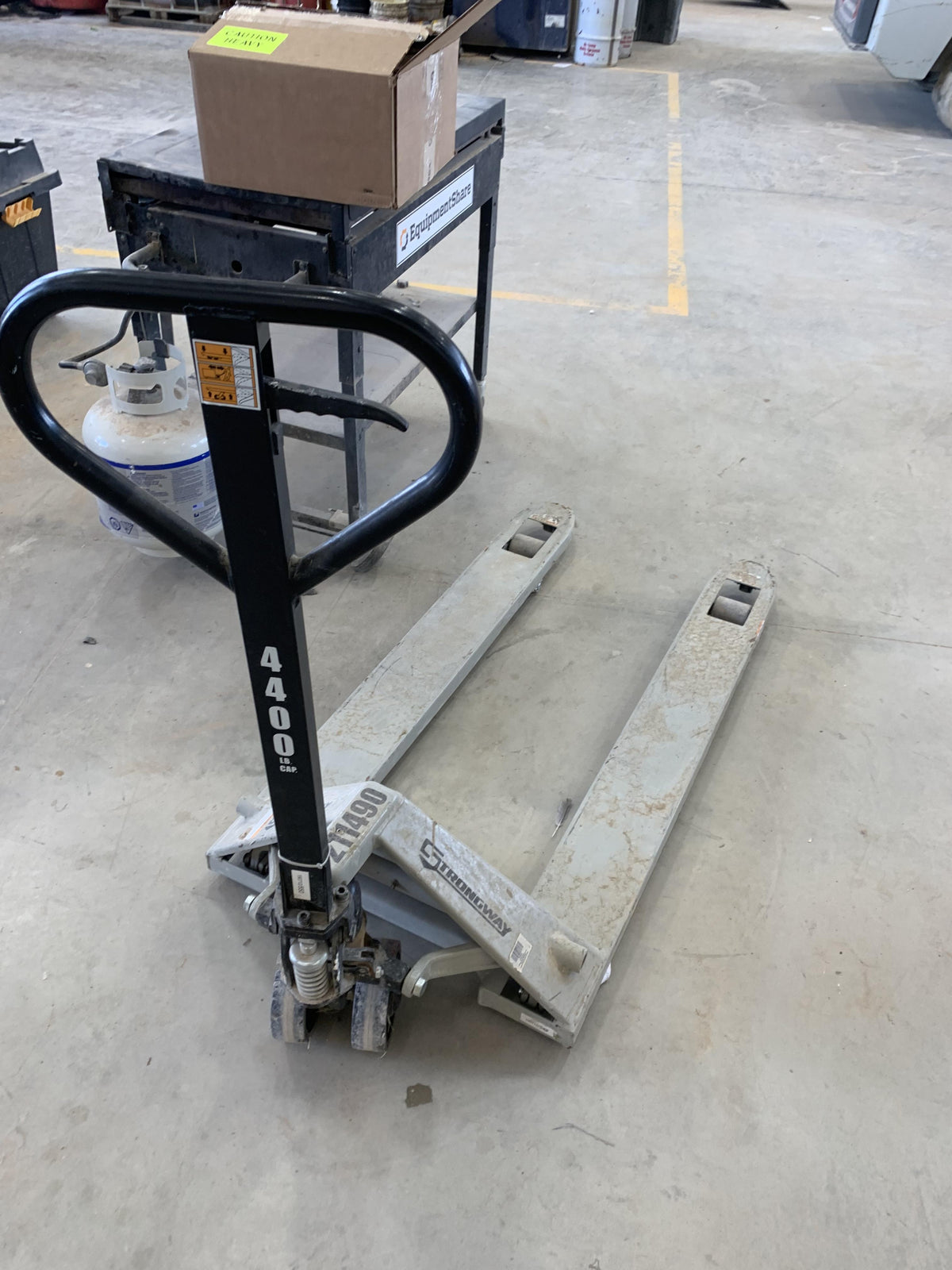 2022 STRONGWAY 4400 lb Pallet Jack