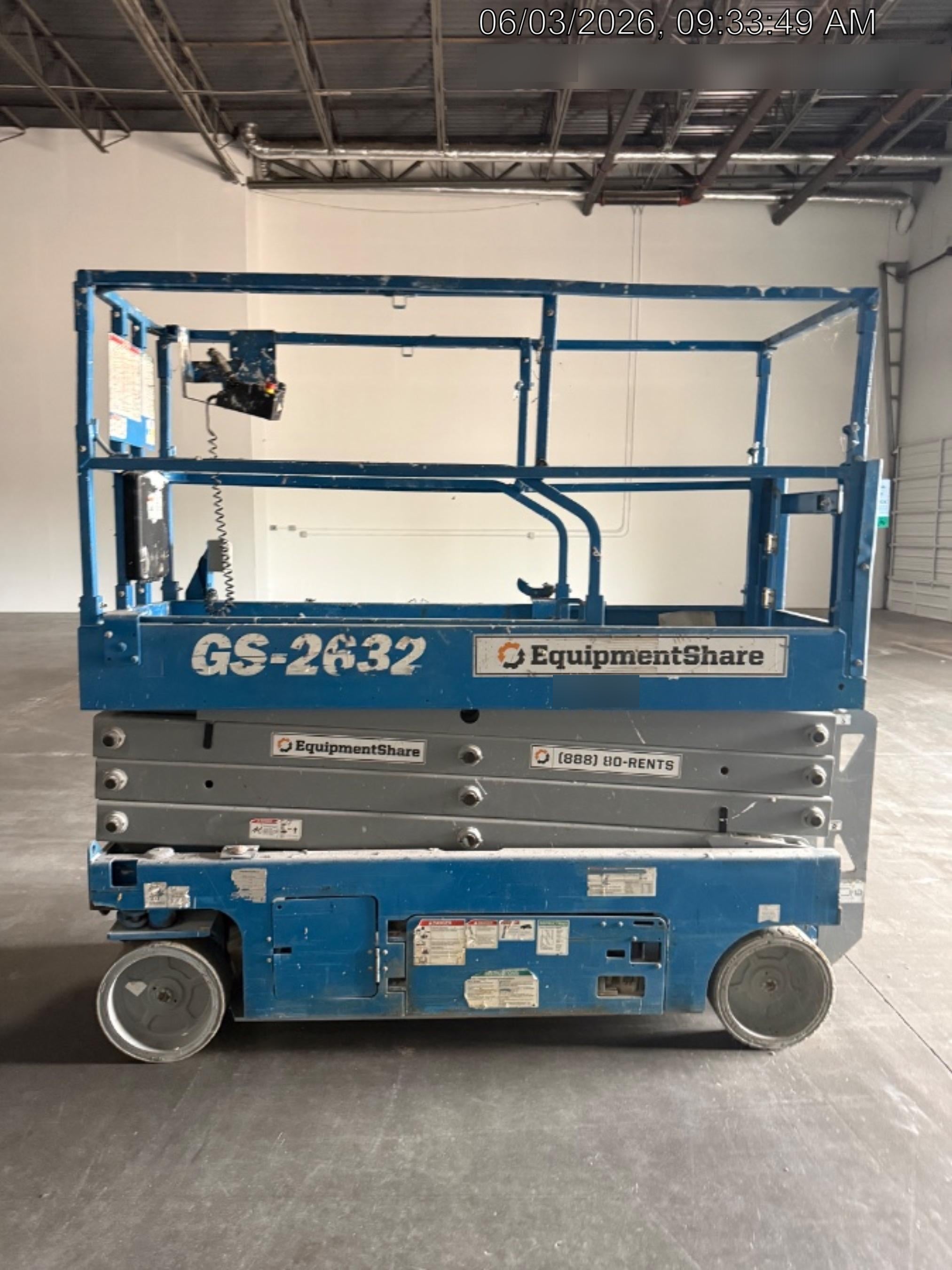 2019 Genie GS-2632 Folding rails with half height swing gate