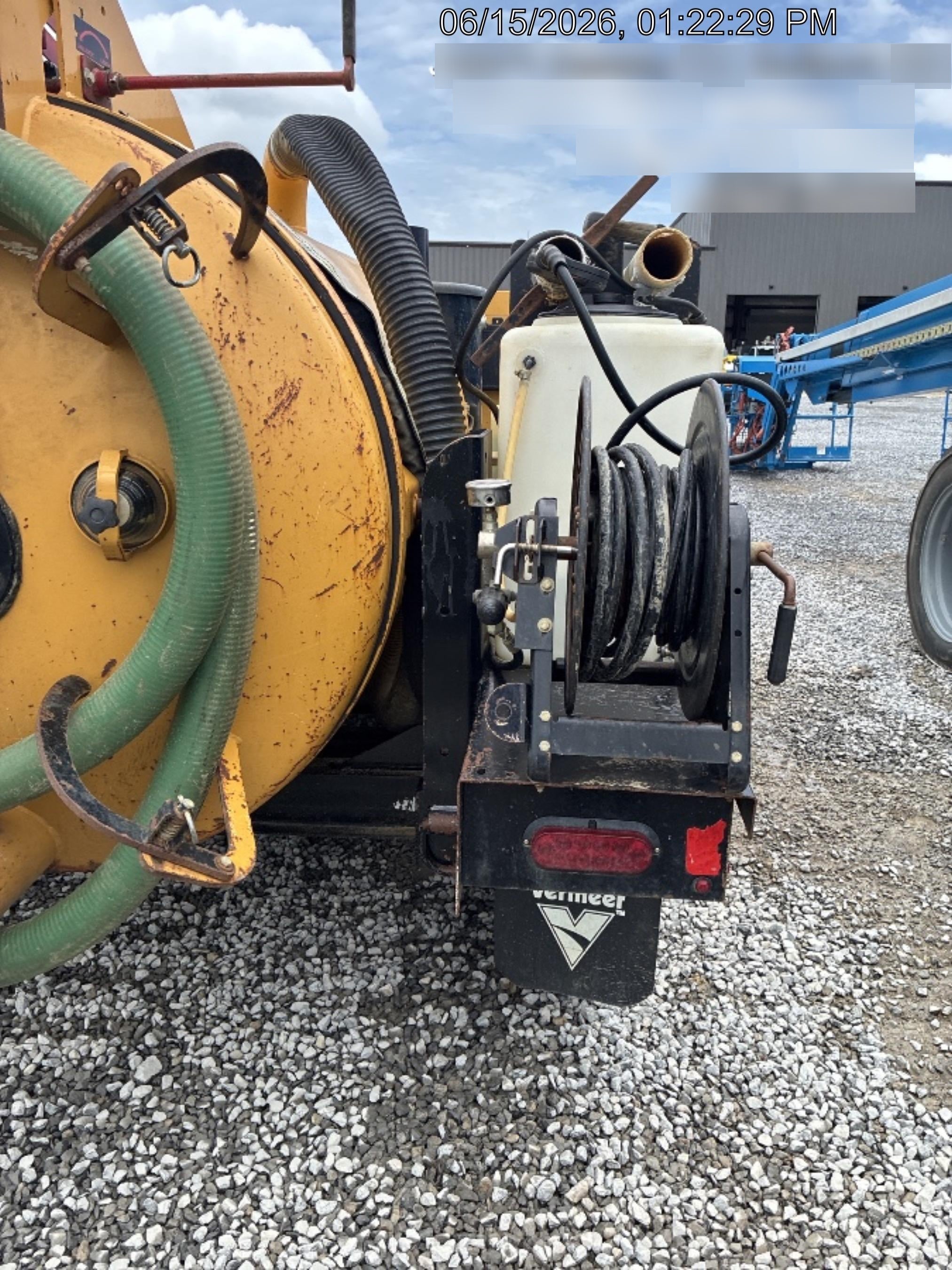 2021 Vac-Tron LP573XDT T4 Koehler Diesel Engine, 500 Gallon Debris Tank, x2 100 Gallon Water Tanks