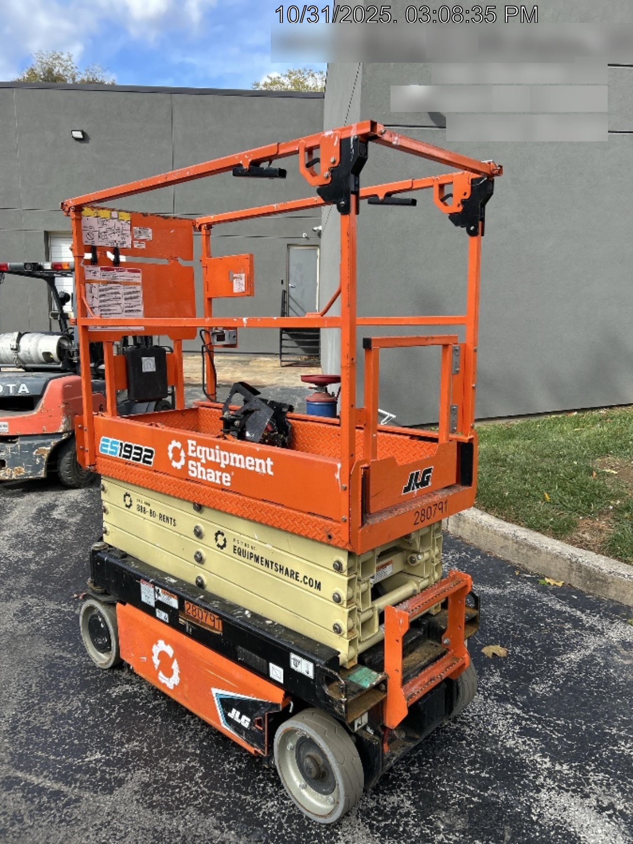 2022 JLG ES1932