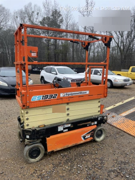 2021 JLG ES1932