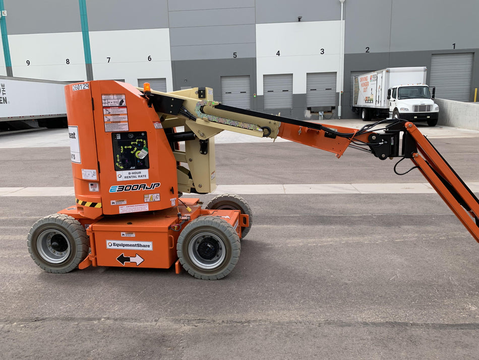 2022 JLG E300AJP