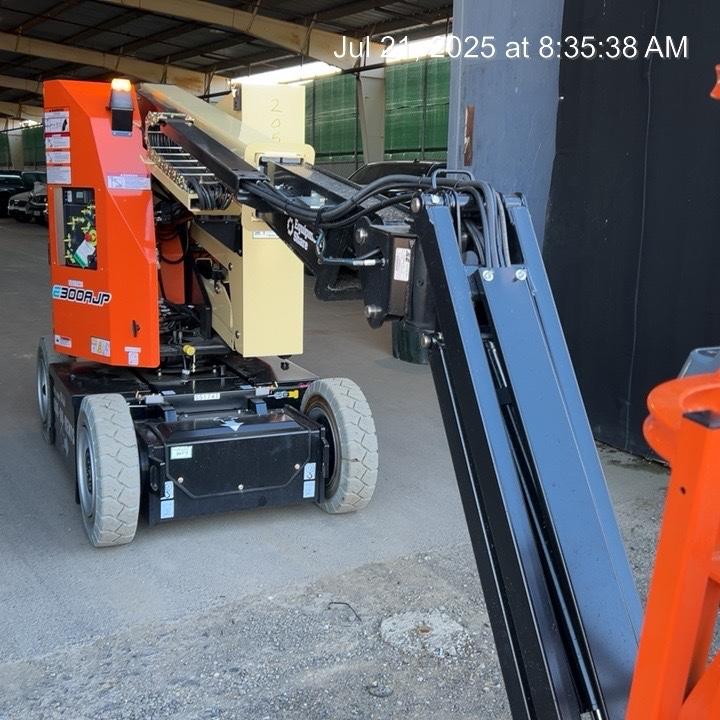 2025 JLG E300AJP