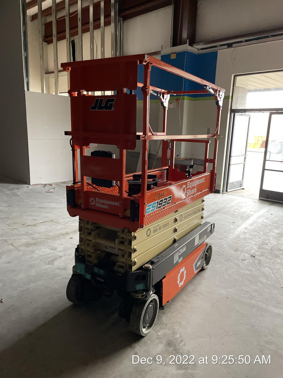 2022 JLG ES1932