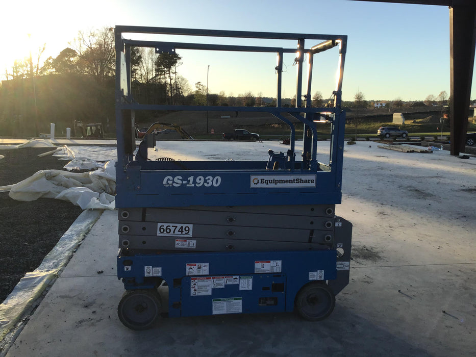 2020 Genie GS-1930 Solid Non Marking Tires, Beacon, Folding rails with half height swing gate