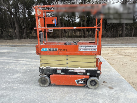 2022 JLG ES1932