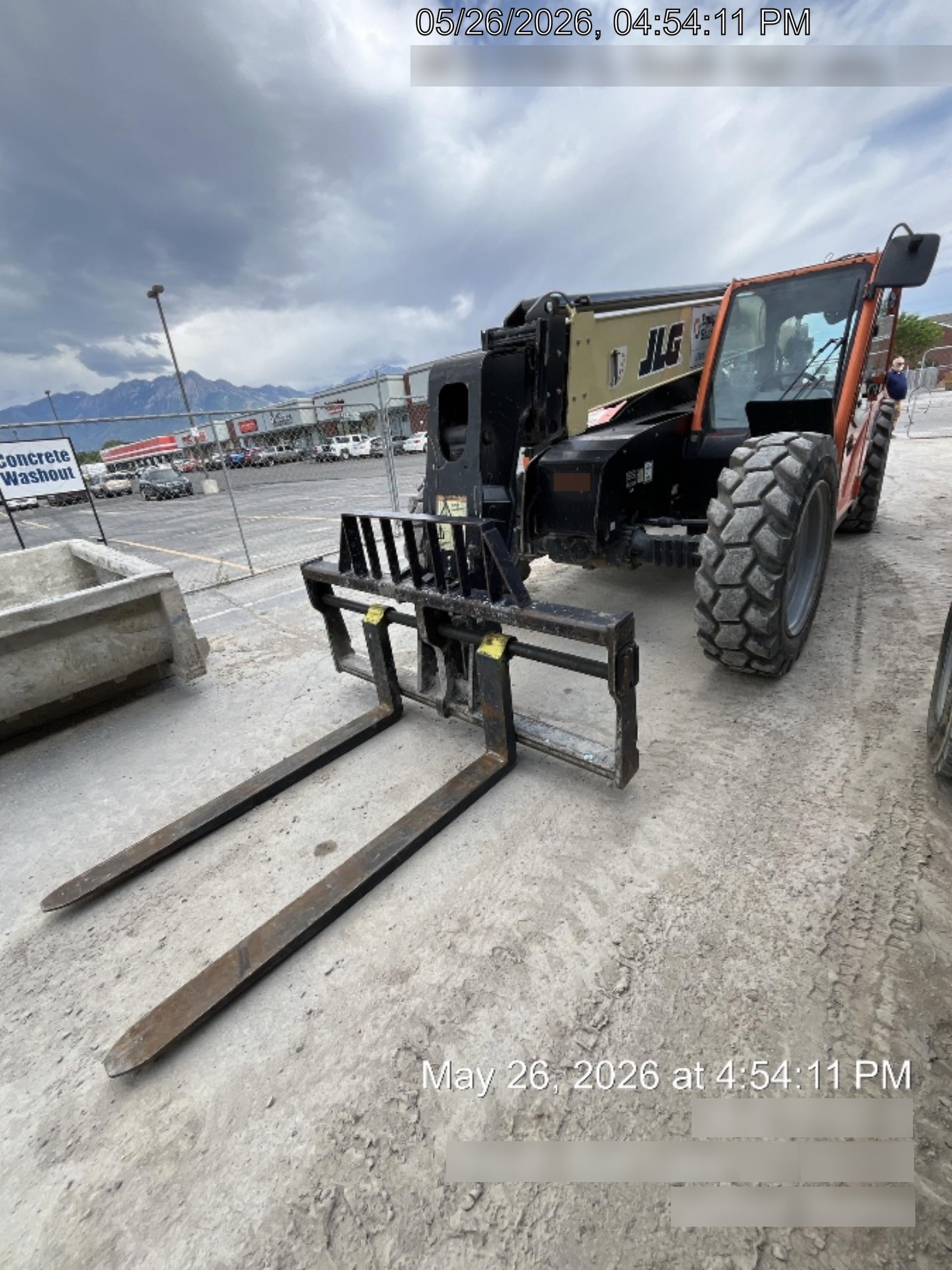 2017 JLG 742