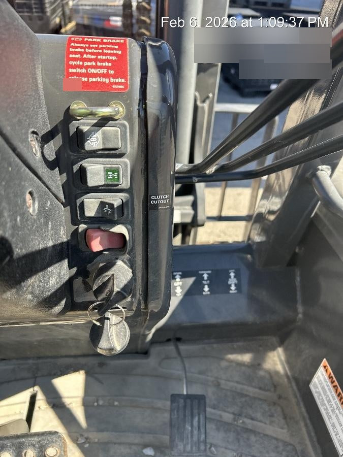 2023 CASE 588H