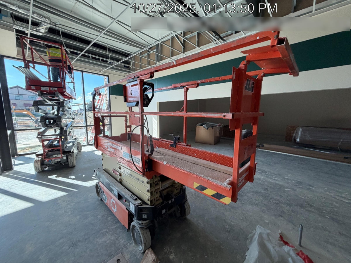 2022 JLG ES1932