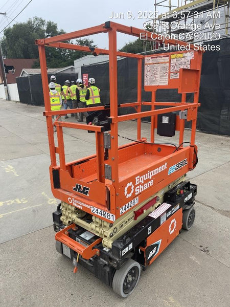 2022 JLG ES1330L