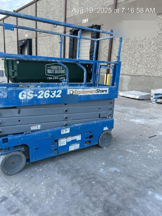 2019 Genie GS-2632 Folding rails with half height swing gate