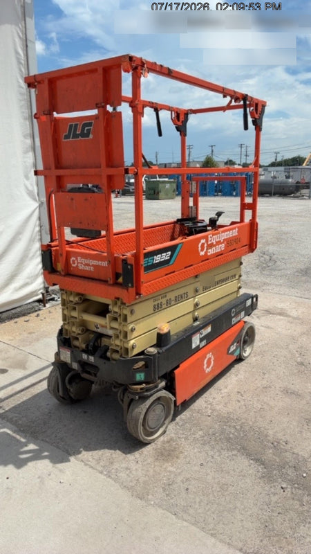 2025 JLG ES1932
