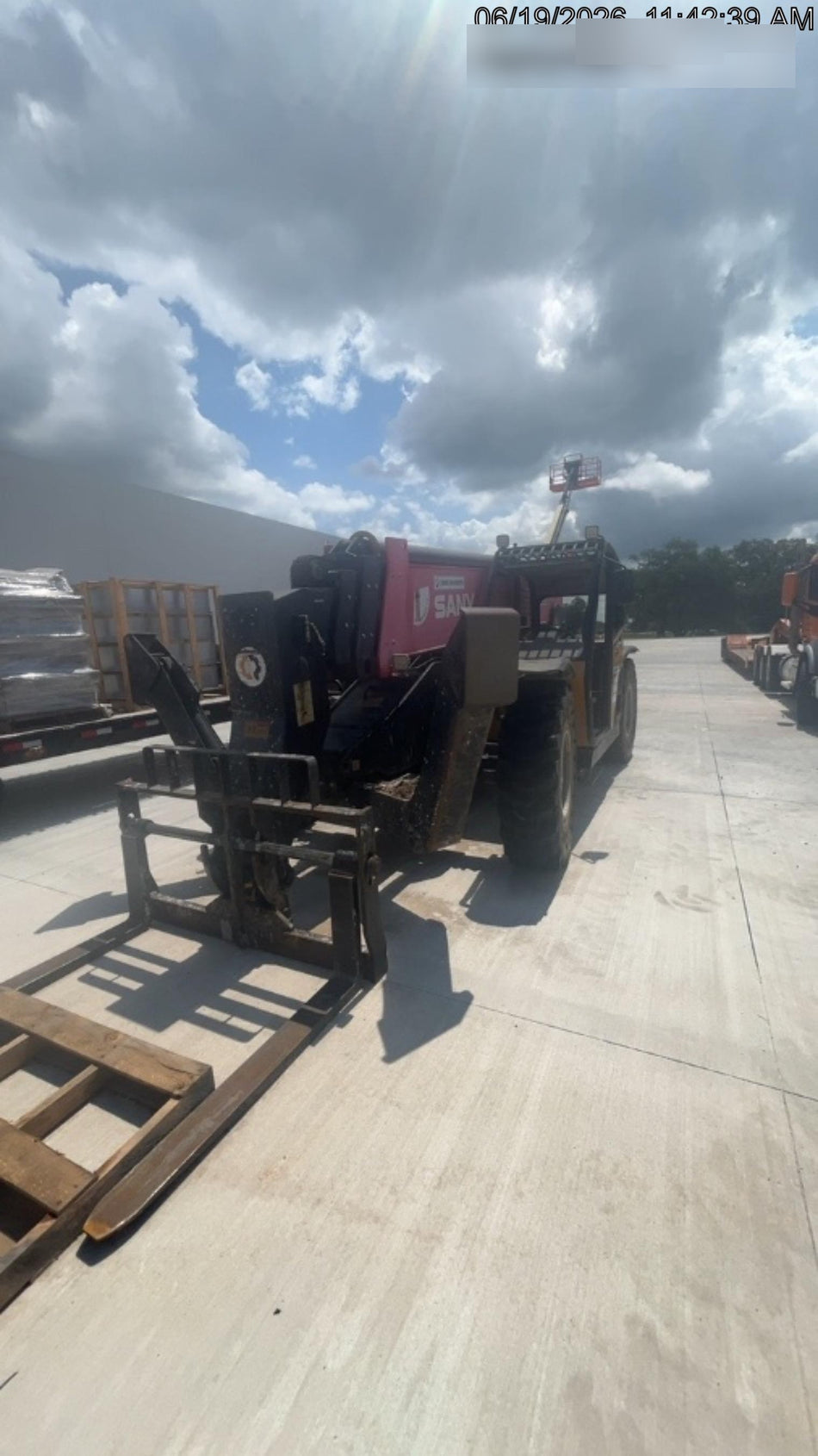 2020 SANY STH1056