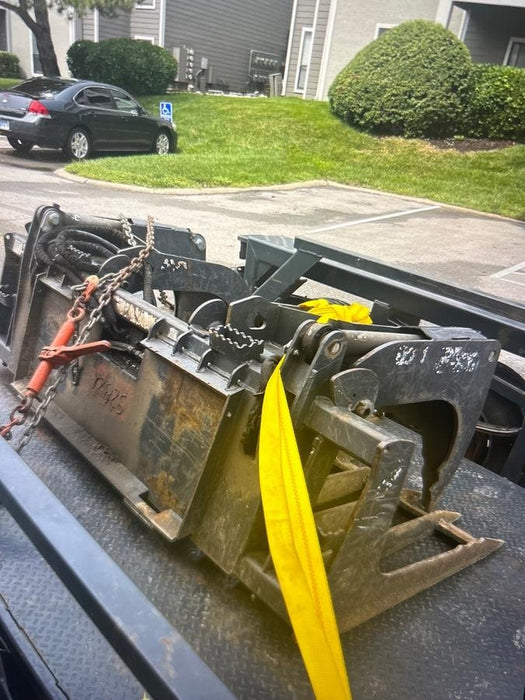 2015 CASE Grapple Bucket Skid Steer - Case