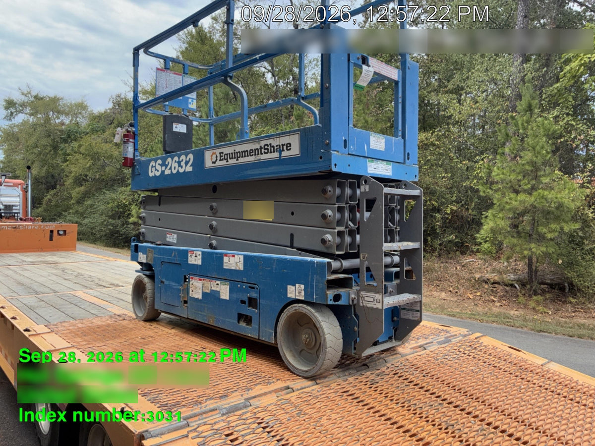 2019 Genie GS-2632 Folding rails with half height swing gate
