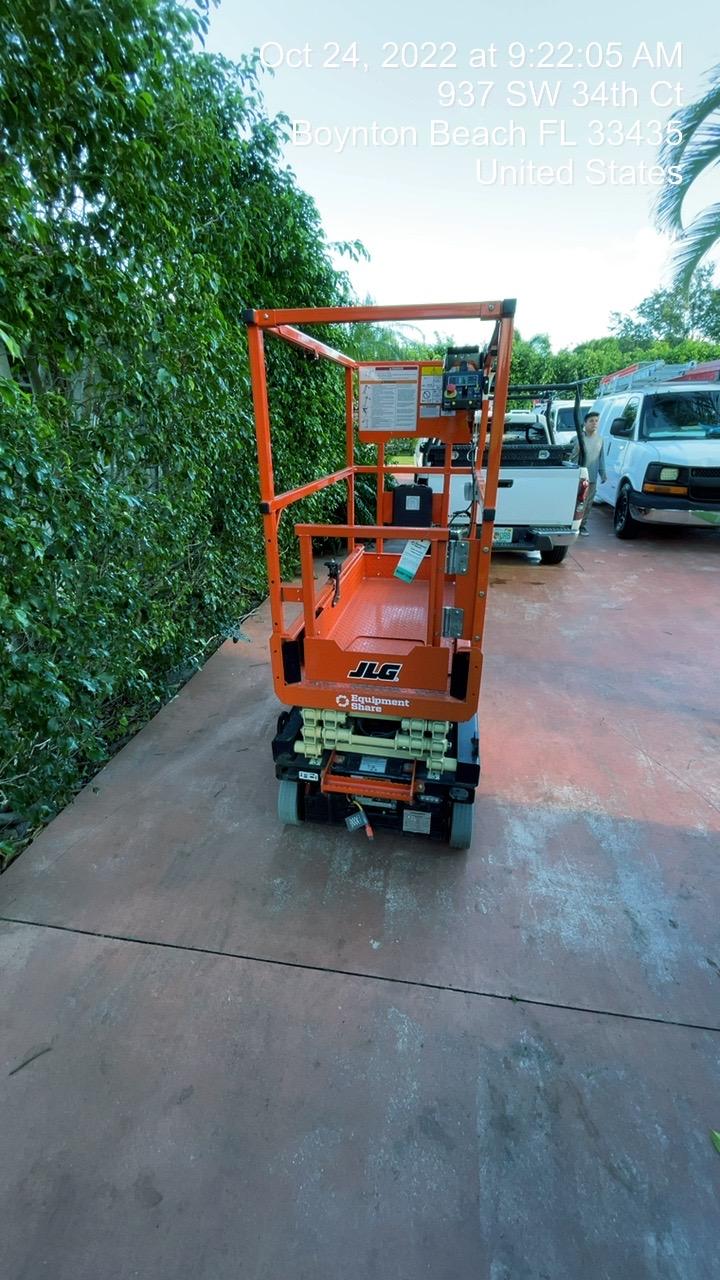 2022 JLG ES1330L