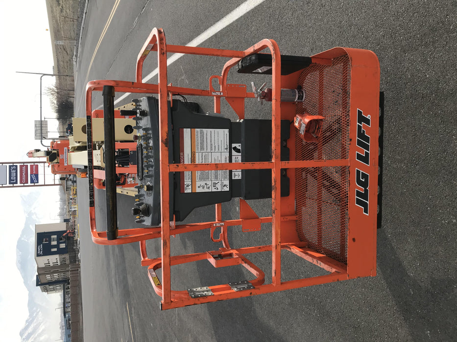 2019 JLG E400AJPN