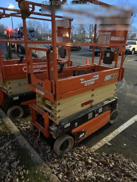 2022 JLG ES1932