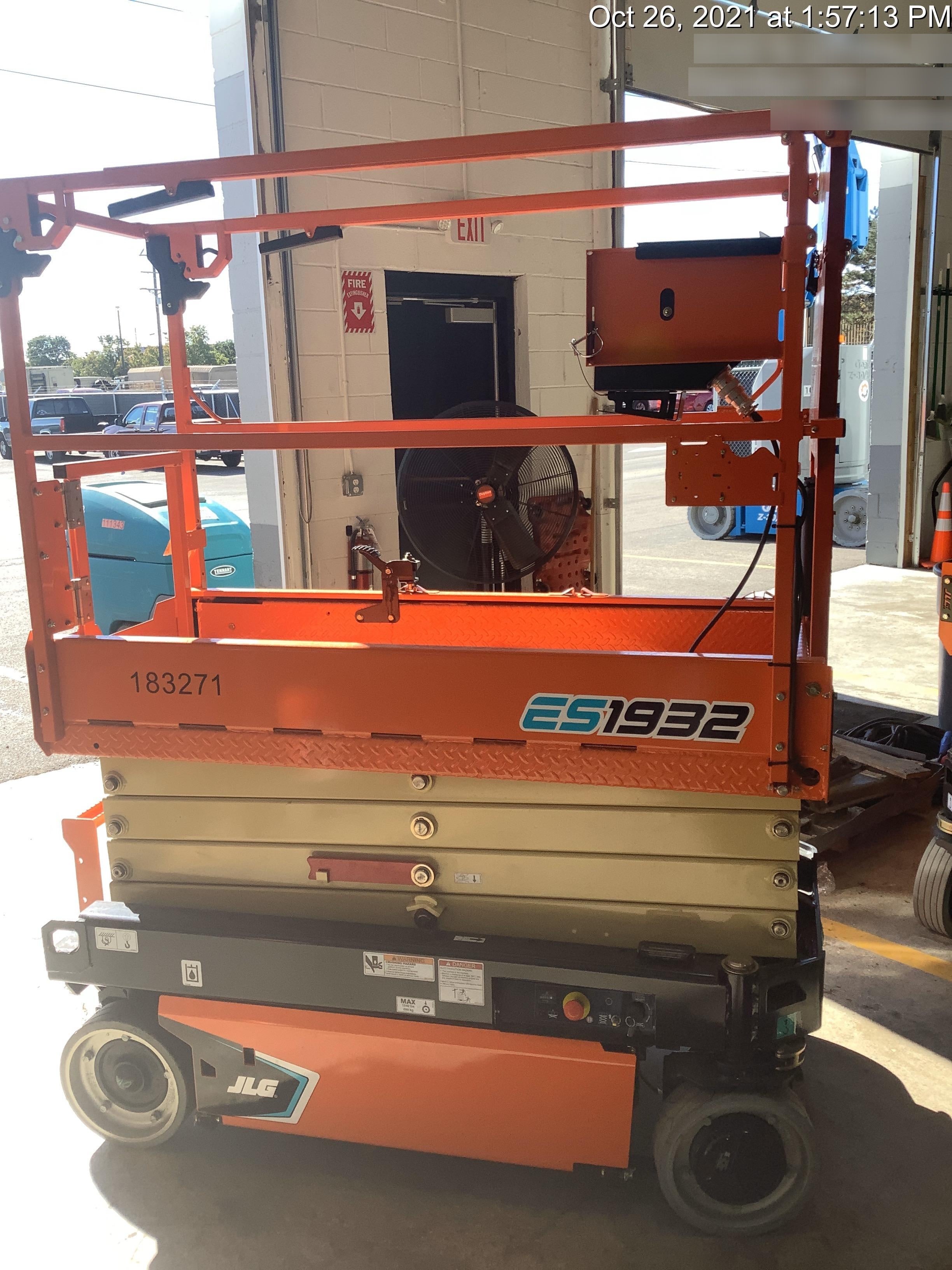 2021 JLG ES1932