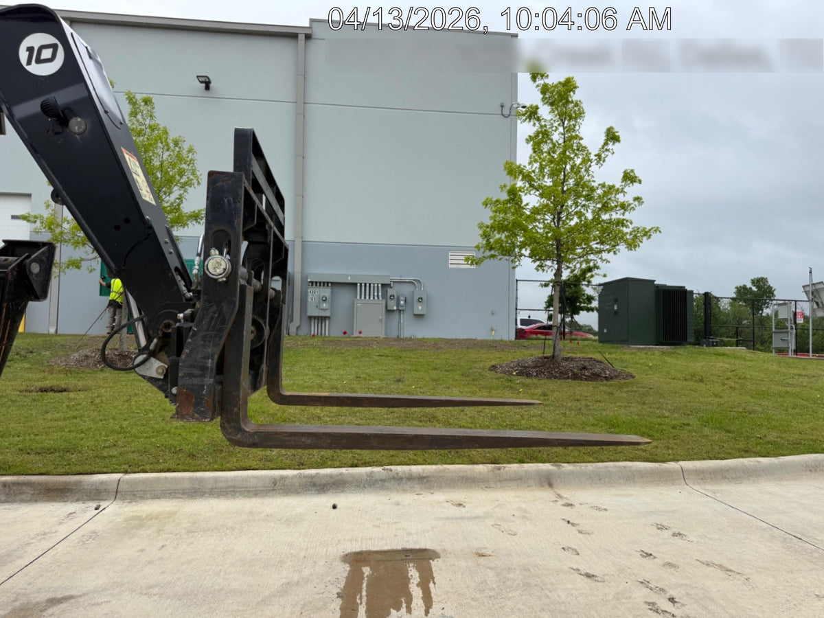 2022 JLG 1075
