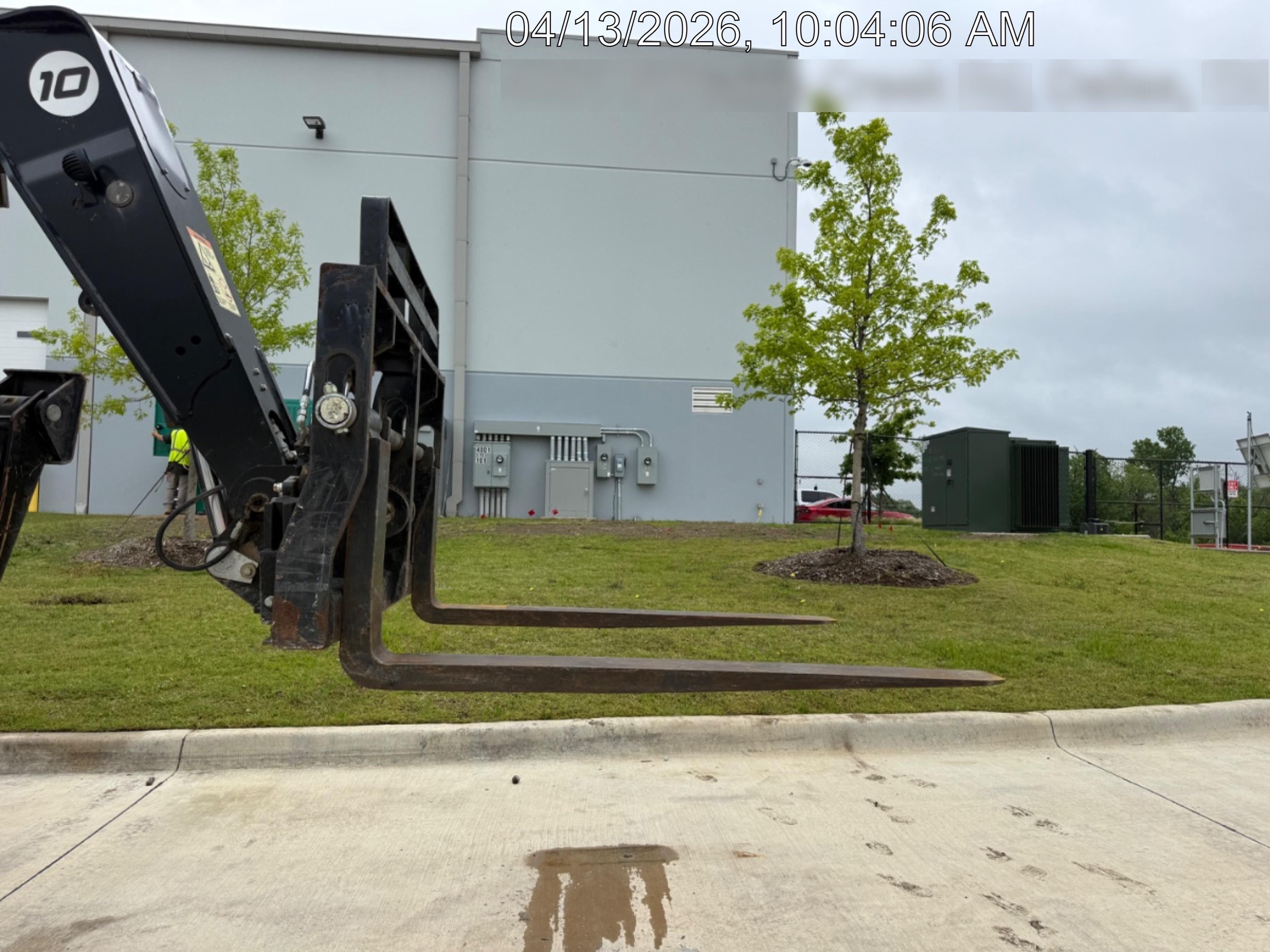 2022 JLG 1075