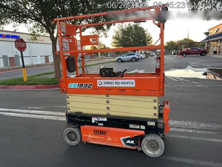 2021 JLG ES1932