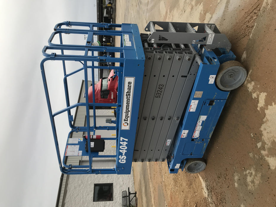 2019 Genie GS-4047 Folding rails with half height swing gate