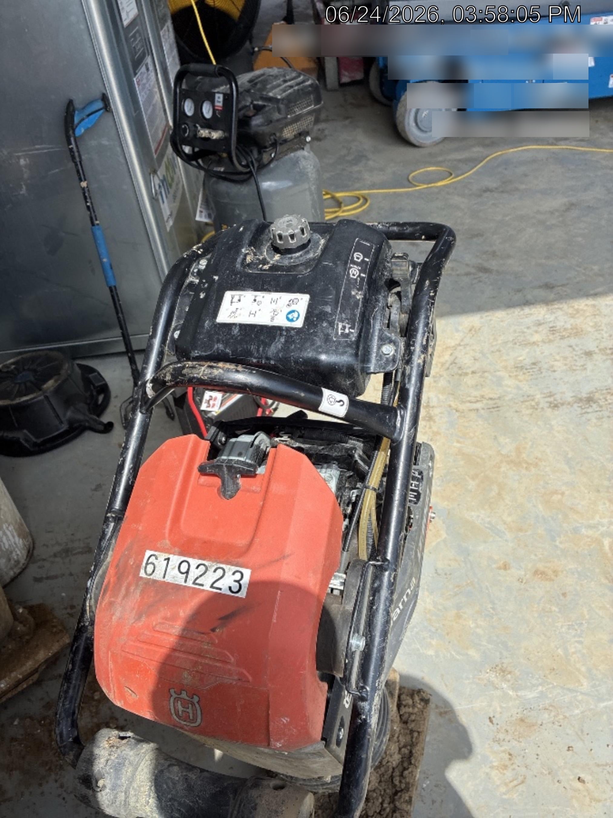 2025 HUSQVARNA LT6005