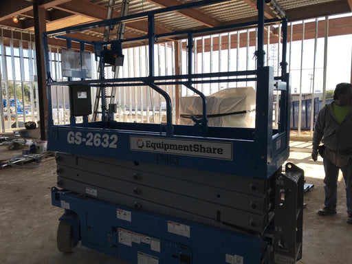 2019 Genie GS-2632 Folding rails with half height swing gate