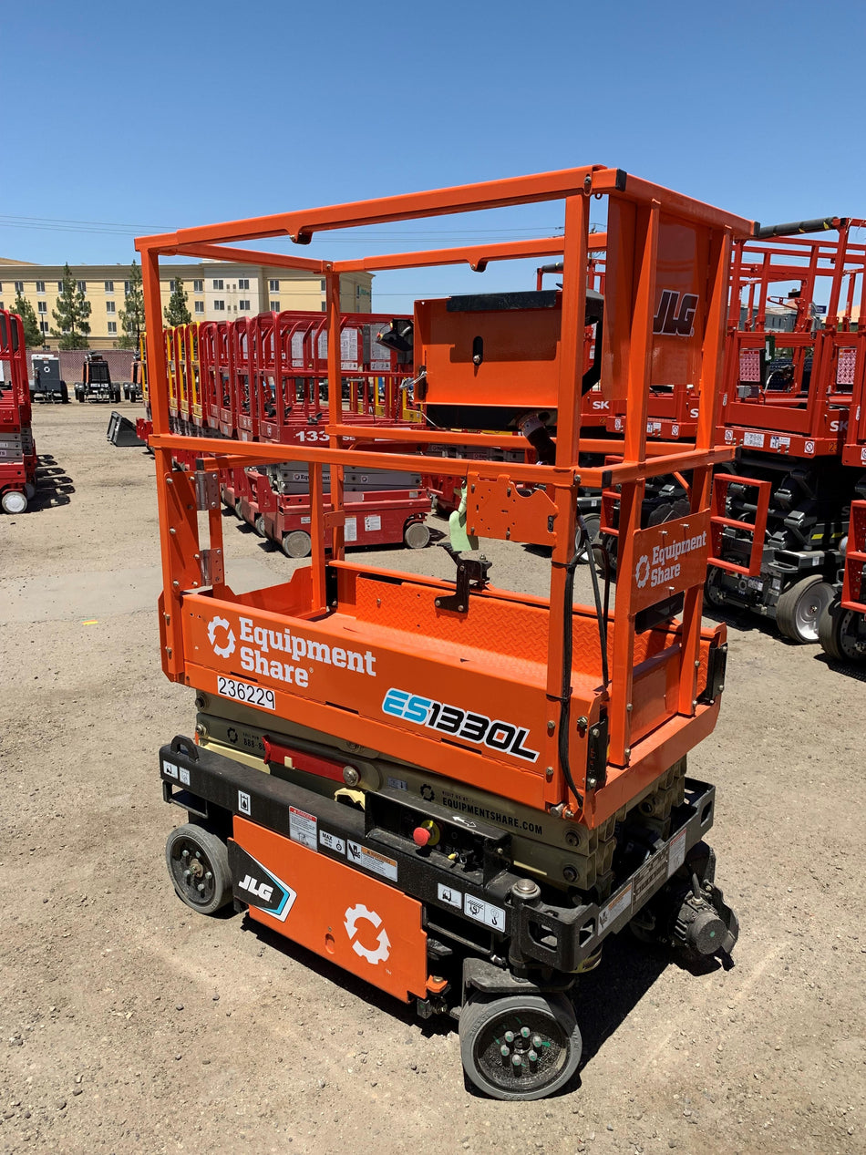2022 JLG ES1330L