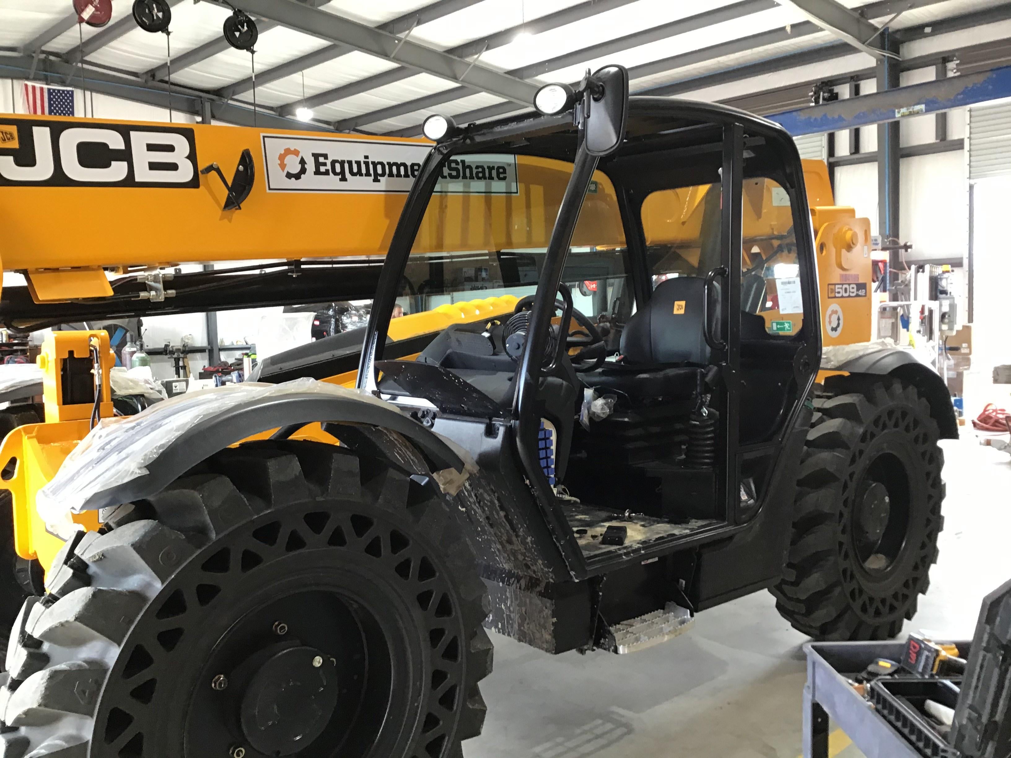 2020 JCB 509-42 Canopy, Solid Tires, Work Lights, Beacon, Aux Hydraulics, Back up Alarm, Lifting Eye, ES Decals