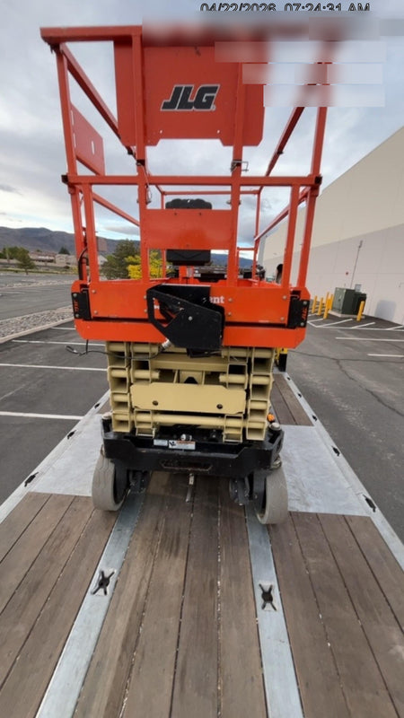 2022 JLG ES3246