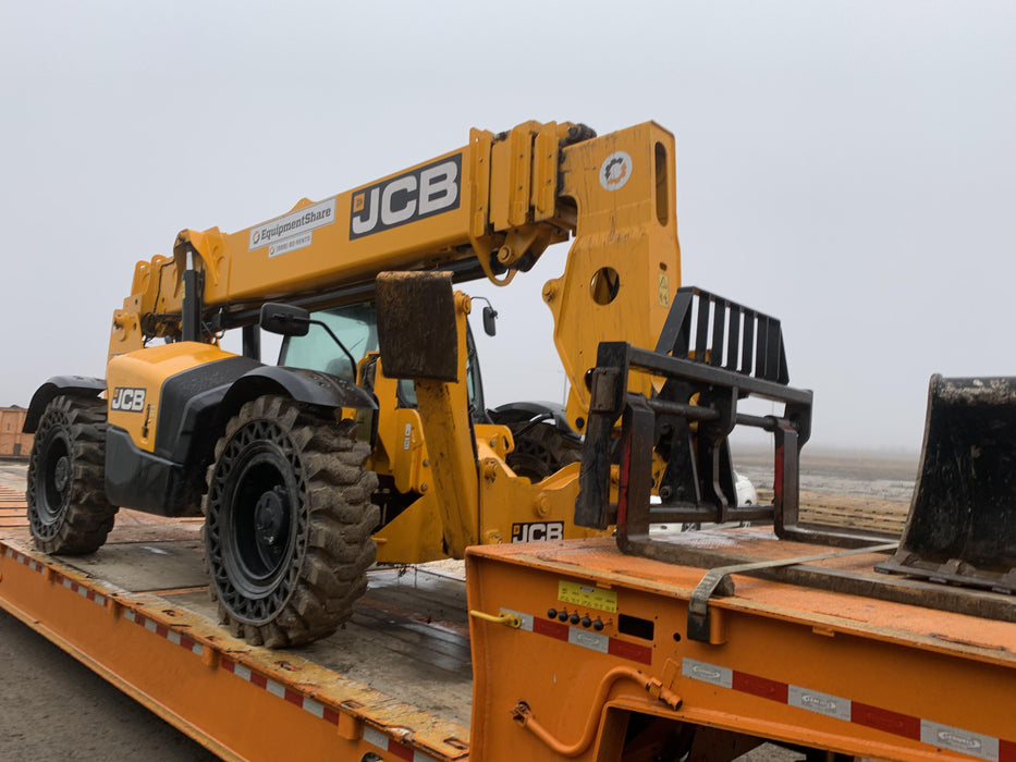 2019 JCB 512-56 109 HP w/CAB/HVAC, Beacon, Aux Hydraulics, Worklights, Solid Tires w/60" Carriage/Forks