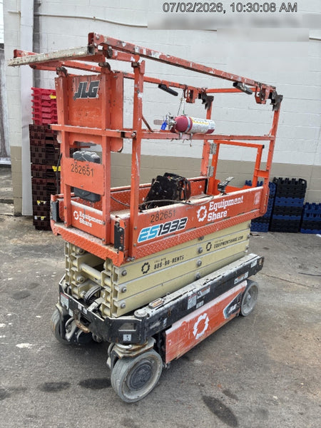 2022 JLG ES1932