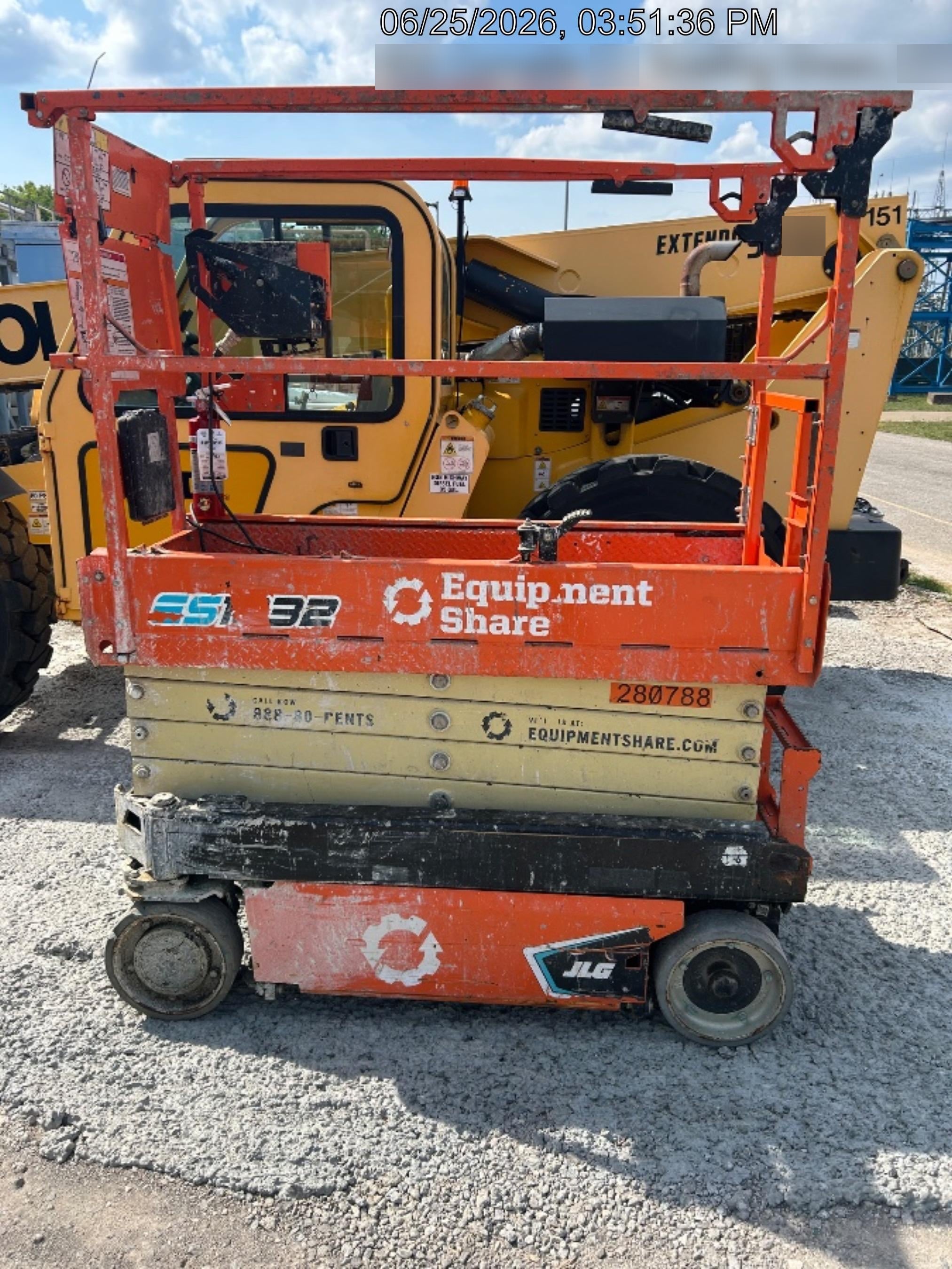 2022 JLG ES1932