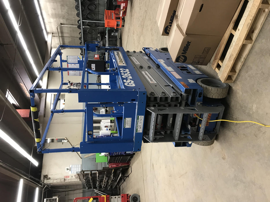 2019 Genie GS-2632 Folding rails with half height swing gate