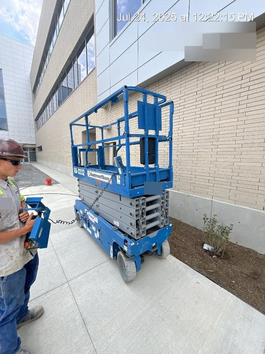 2019 Genie GS-3232 Folding rails with half height swing gate, 800 Amp Inverter