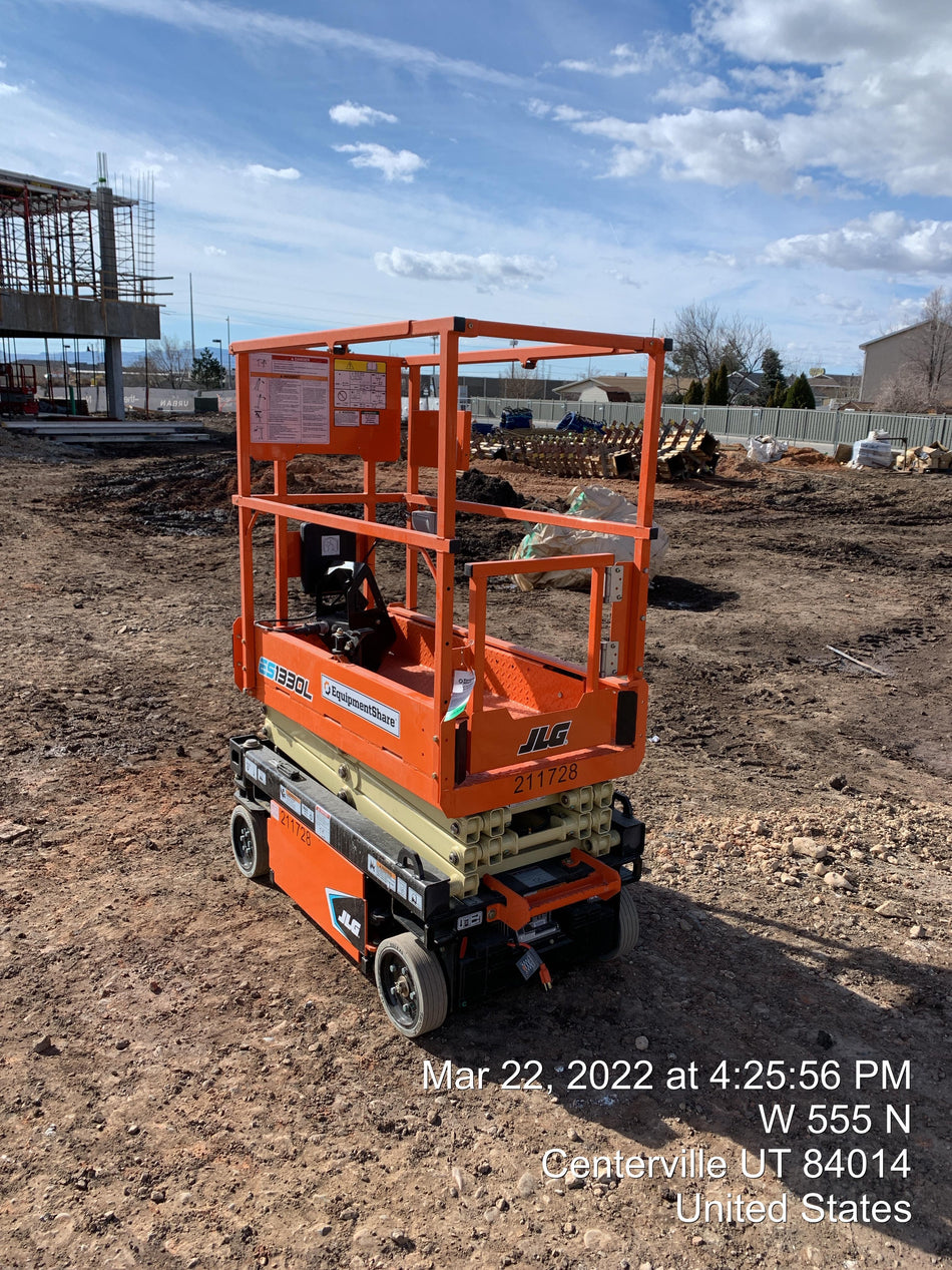 2022 JLG ES1330L