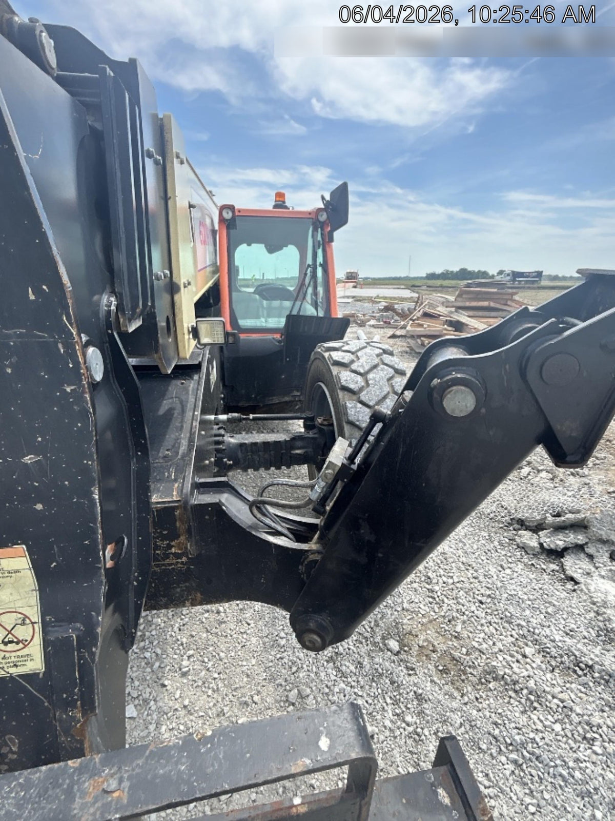 2016 JLG 1055