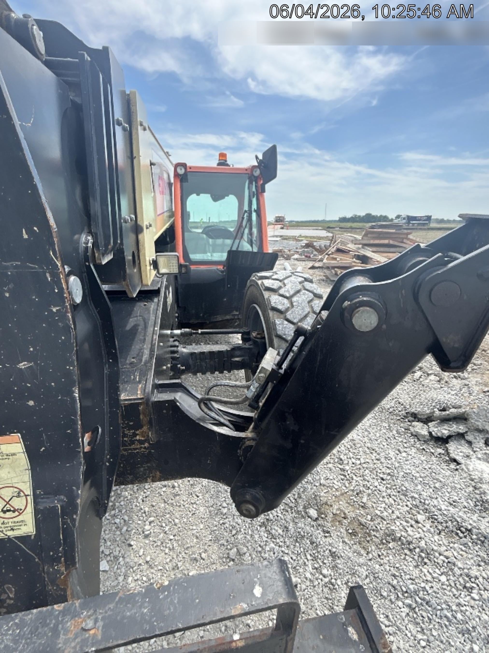 2016 JLG 1055