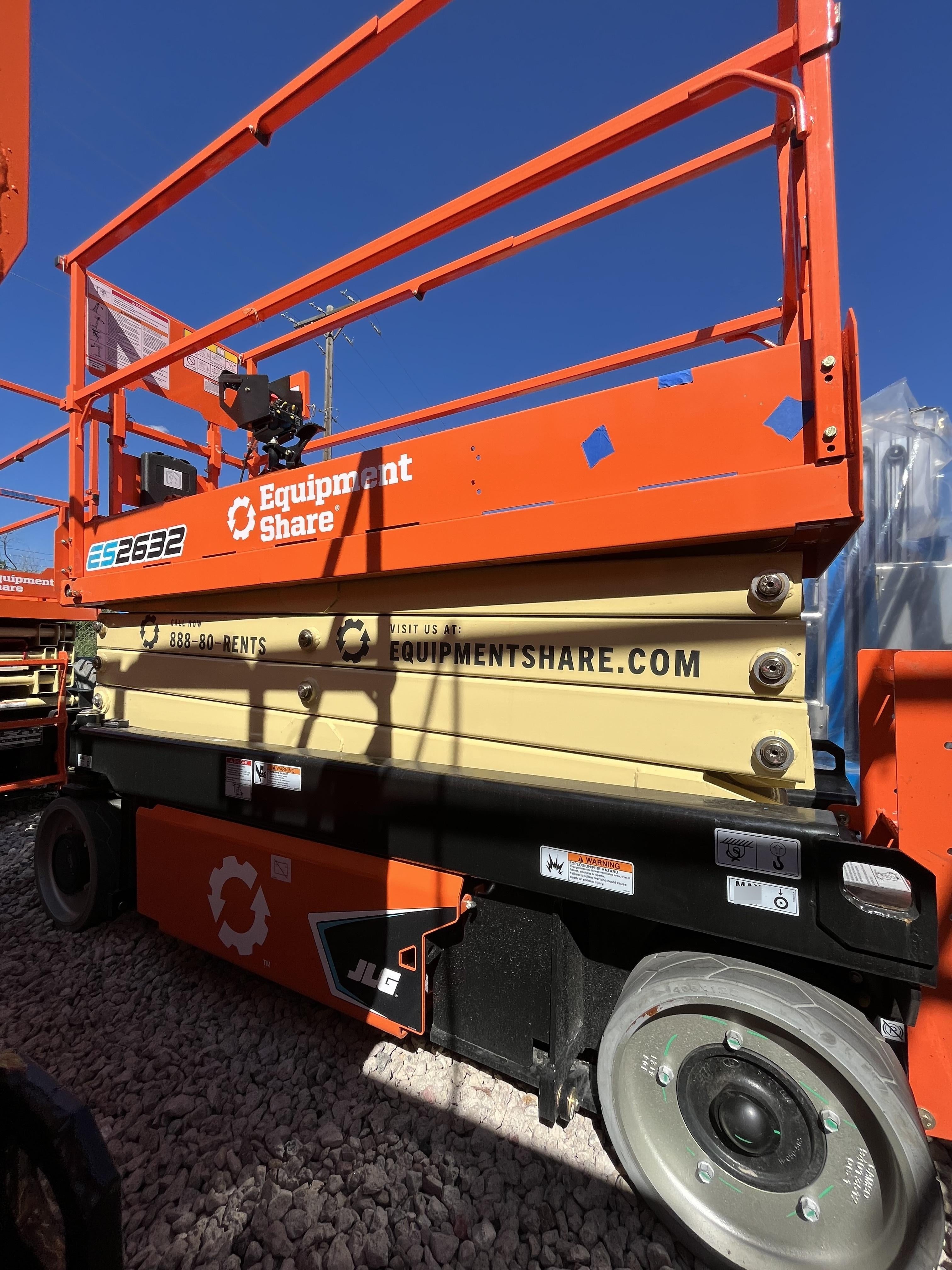 2023 JLG ES2632