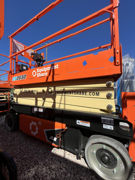 2023 JLG ES2632