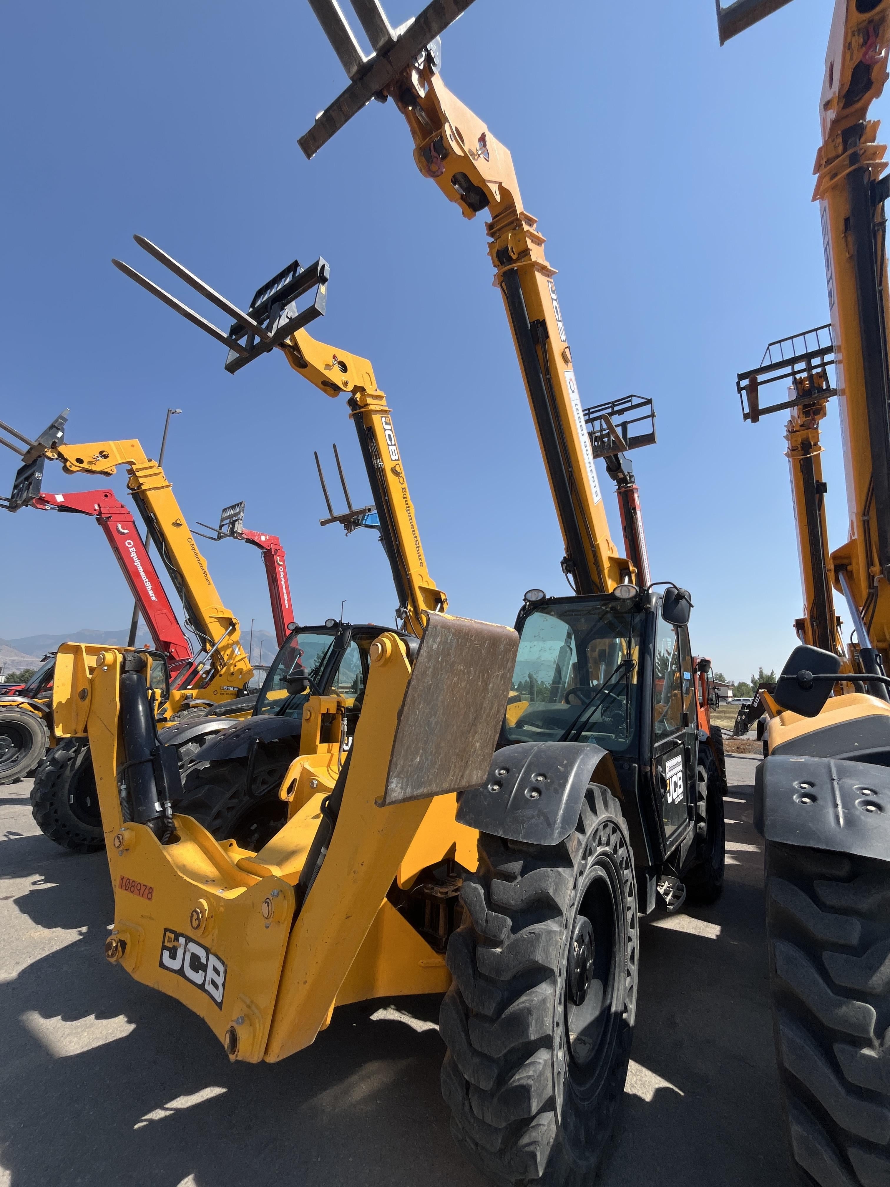 2020 JCB 510-56 Cab/Heat/Air, Solid Tires, Work Lights, Beacon, Aux Hydraulics, Back up Alarm, Lifting Eye, ES Decals