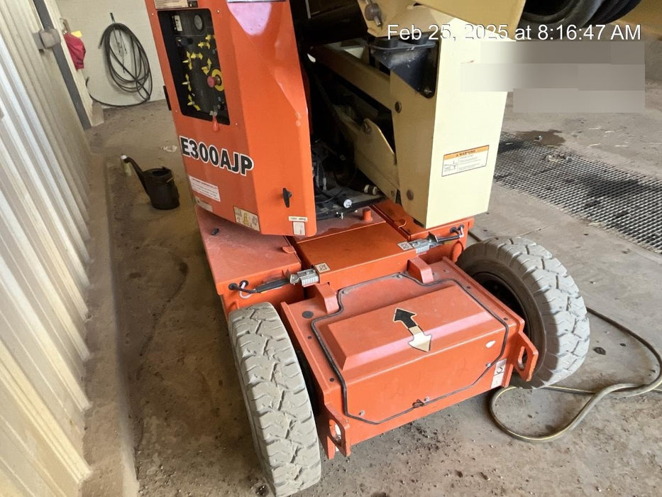 2019 JLG E300AJP