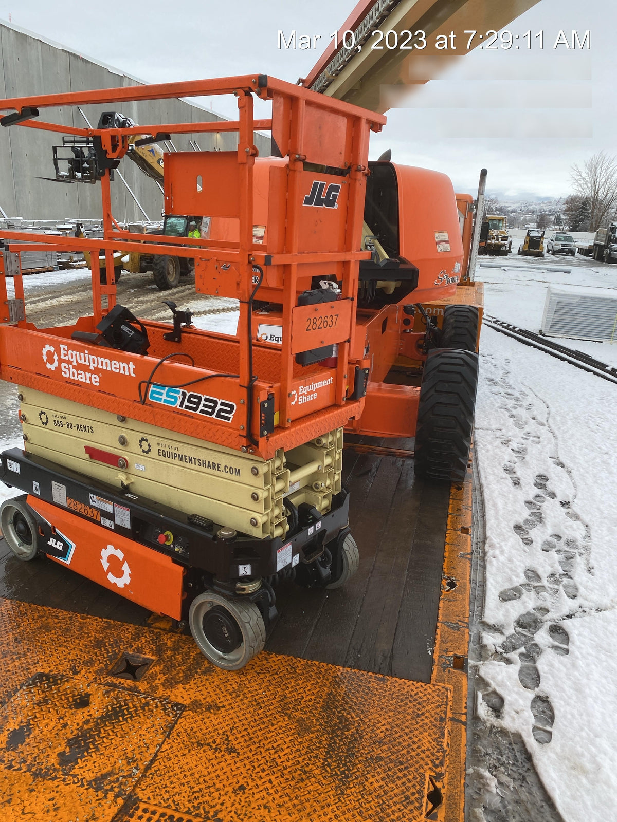 2022 JLG ES1932