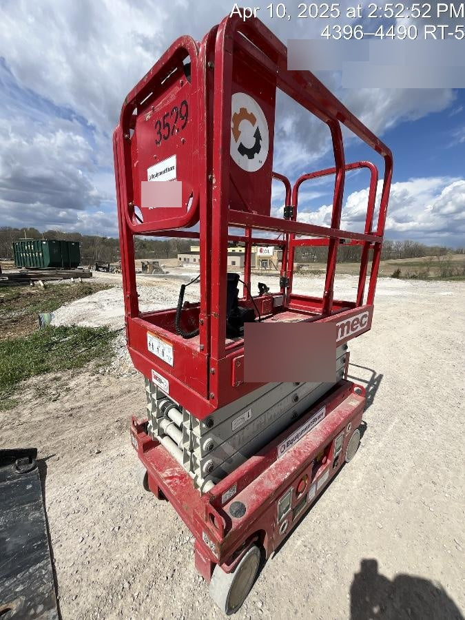 2016 MEC 1330SE MEC 1330SE Scissor Lift