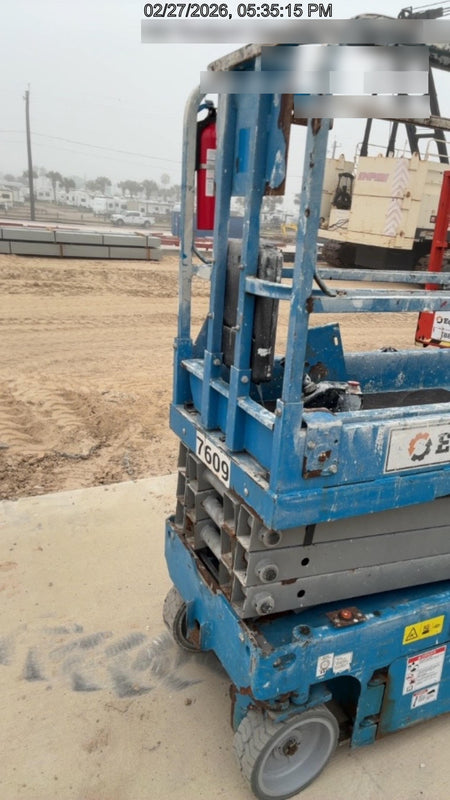 2017 Genie GS-1930 Genie GS-1930 Lift w/Fixed Rail and Chain Entry