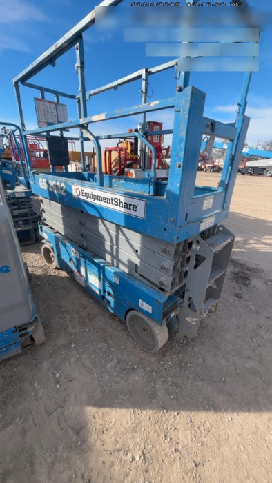 2019 Genie GS-2632 Folding rails with half height swing gate